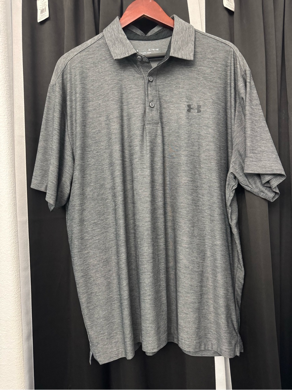 Under Armour Men’s Loose Heatgear Polo - size XL